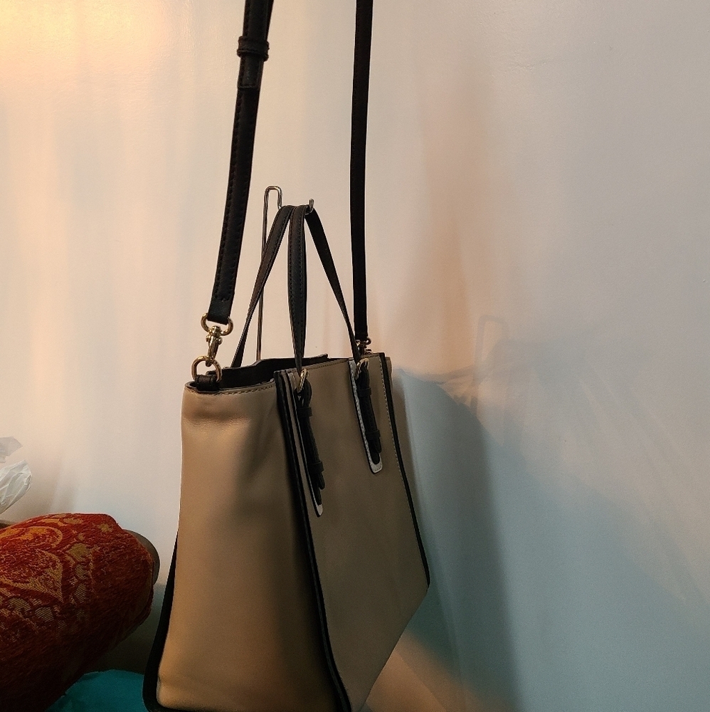 Kate Spade Handbag - Picture 9 of 16